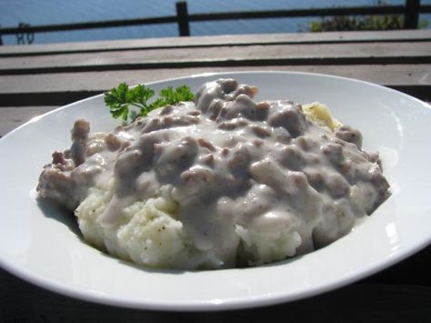 Hamburger Gravy Over Mashed Potatoes  reminds me of my Ex Mother In Law :) Creamed Hamburger, Camping Recipes Breakfast, Sos Recipe, Hamburger Gravy, Sausage Gravy And Biscuits, The Southern Lady Cooks, Southern Lady Cooks, Cream Gravy, Camping Breakfast