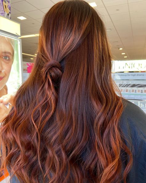 Copper Red Brunette Hair, Copper Red Hair Color Balayage Low Lights, Copper Balayage Tan Skin, Red Hair With Brunette Highlights, Highlights For Red Brown Hair, Copper In Brown Hair, Brown Into Red Bayalage, Dark Red Hair Copper Highlights, Red Hair With Copper Highlights Balayage