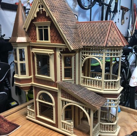 Cardboard Victorian House, Wooden Miniature House, Victorian Dollhouse Exterior, Victorian Dolls House, Victorian Doll House, Victorian Dollhouse Miniatures, 4 Bedroom House Designs, Miniature Building, Room Box Miniatures