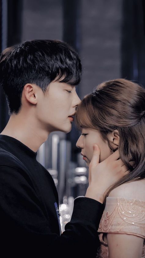 W Two Worlds Wallpaper, Kdrama W, W Korean Drama, W Kdrama, Top Korean Dramas, Romantic Funny, Kang Chul, Brilliant Legacy, Korean Couple Photoshoot