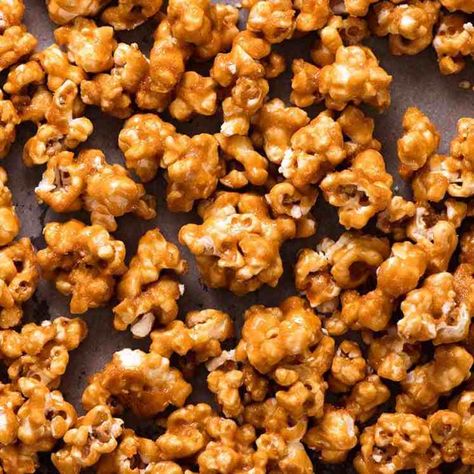 Snackbox Ideas, Bite Size Pies, Caramel Popcorn Recipe, Tin Eats, Popcorn Recipes Easy, Best Food Gifts, Popcorn Recipes Caramel, Salted Caramel Popcorn, Cocktail Party Food