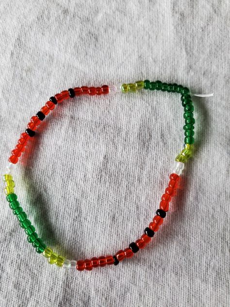 Watermelon Beaded Bracelet, Watermelon Bracelet, Hand Beaded Jewelry, Glass Beads Jewelry, Beads Bracelets, Beaded Bracelet Patterns, Bracelet Ideas, Glass Beaded Bracelets, Diy Schmuck