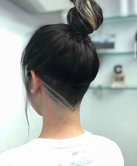 Undercut Hair Designs, Undercut Hairstyles Women, Undercut Long Hair, Shaved Hair Designs, Short Hair Undercut, Hair Tattoos, Undercut Hairstyles, Hair Inspo Color, Shaved Hair