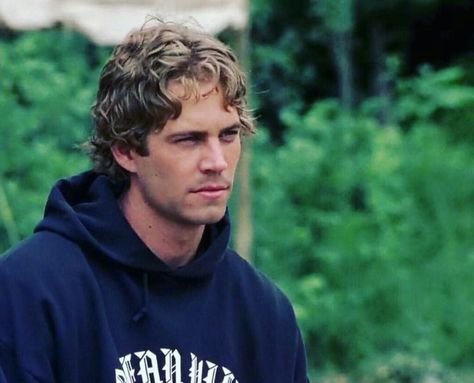 Paul walker Paul Walker Timeline, Paul Walker Aesthetic, Paul Walker Haircut, Car Meets, Brian Oconner, Paul Walker Pictures, Paul Walker Photos, Corte De Cabelo Masculino, Paul Walker