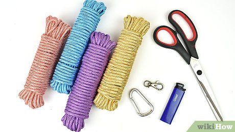 How to Make a Lead Rope for Your Horse: 14 Steps (with Pictures) Paracord Horse Lead Rope Diy, Diy Horse Lead Rope, Horse Leads, Horse Lead Rope, Horse Lead, Horse Halter, Rope Diy, Rope Halter, Horse Equipment