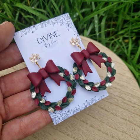 This year's Christmas wreath earrings are something else 😍 4 designs too choose from, I know I've not made it easy for you all to pick. 🤣 8pm Tonight these beauties head to my shop. Polymer Clay Wreath, Clay Wreath, Christmas Wreath Earrings, Traditional Christmas Wreath, Wreath Earrings, Christmas Clay, Traditional Christmas, Christmas Earrings, Christmas Collection