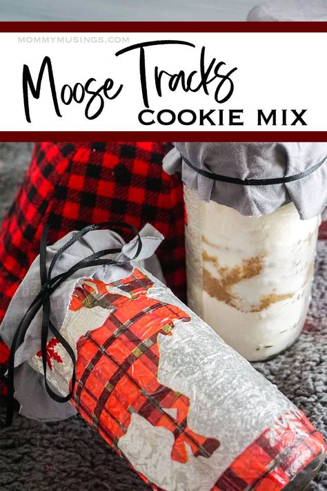 Mason Jar Cookie Mix Recipe, Diy Gift Ideas For Men, Unique Diy Gift Ideas, Cookie Mix In A Jar Recipe, Mason Jar Gifts Recipes, Cookie Mix In A Jar, Mason Jar Cookies Mix, Cookie Jar Gifts, Moose Tracks