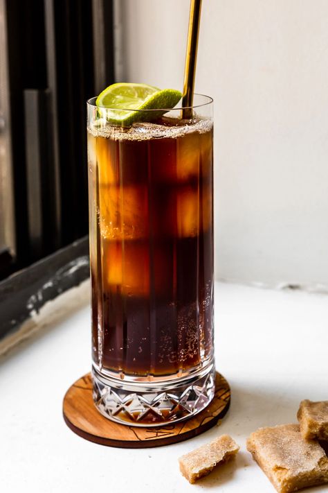 Espresso Tonic Recipe - Bubbly Iced Coffee Espresso Tonic Recipe, Sweet Coffee Drinks, Coffee Tonic, Espresso Tonic, Whiskey Soda, Iced Espresso, Rum And Coke, Orange Simple Syrup, Espresso Drink