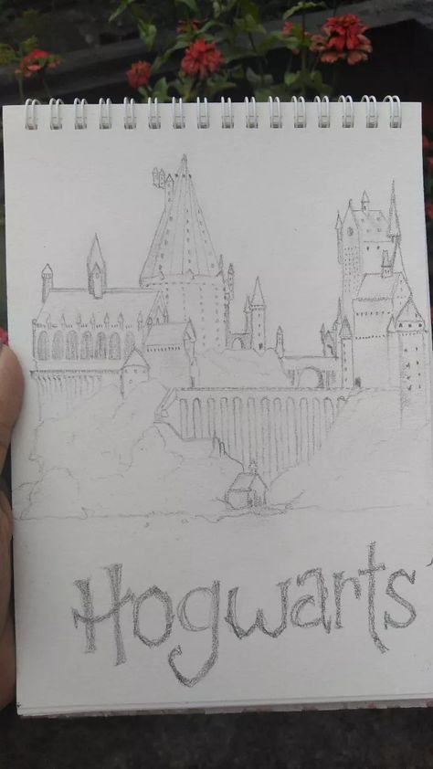 Harry Potter Drawings Aesthetic, Hogwart Sketch, Harry Potter Castle Drawing Easy, Easy Harry Potter Drawings For Beginners, Hogwarts Houses Drawings Easy, Simple Hogwarts Drawing, Hogwarts Castle Drawing Simple, Harry Potter Things To Draw Easy, Series Drawings Ideas