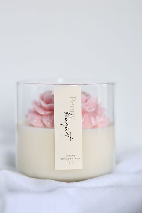 Experience the beauty of spring all year round with our Peony Bouquet candle. The delicate but bold scent of magnolia, peony, and freesia will transport you to a blooming garden. The clean and graceful finish of powder and wood notes will leave you feeling refreshed and inspired. - Reusable glass jar - Vegan Soy Wax - Toxin & Cruelty Free - Eco-friendly - Clean burning - Phthalate-Free Fragrance - Hand-poured - Lead-free cotton wicks Jar Candles Ideas, Unique Candle Containers, Candle Bouquet, Floral Candles, Peony Candle, Flower Candles, Homemade Scented Candles, Sweet Candles, Candle Projects