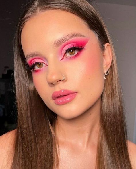 Hot Pink Makeup, Makeup Ideas For Wedding, Catwalk Makeup, Makeup Barbie, Natural Looking Highlights, Face Diy, Pink Eyeshadow Look, Metallic Makeup, Kylie Makeup