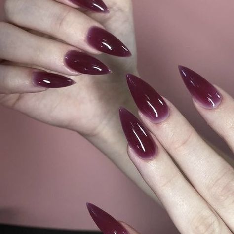 Red Purple Nails, Vampy Nails, Paznokcie Hello Kitty, Vampire Nails, Red Gel Nails, Sharp Nails, Gothic Nails, Goth Nails, Grunge Nails