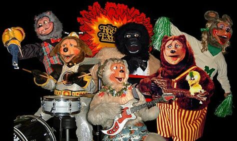 The creepy animatronic characters from Showbiz Pizza! But I still loved having birthday parties there! Rockafire Explosion, Showbiz Pizza, John Rambo, Giant Bomb, Tom Y Jerry, Chuck E Cheese, Pizza Place, 90s Kids, Angry Birds