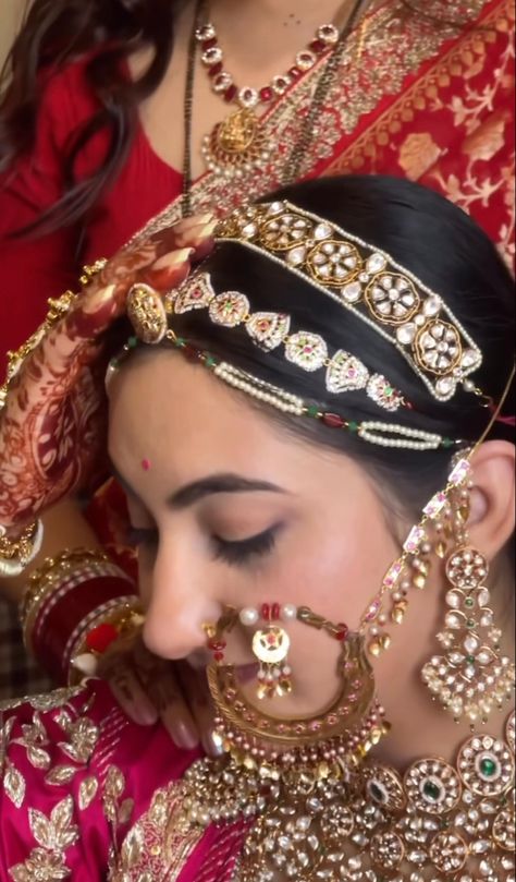 Lehengas Designs, Nath Design, Nath Nose Ring, Bride Groom Poses, Rajasthani Dress, Rajputi Jewellery, Bridal Jewellery Inspiration, Rajputi Dress, Bridal Jewelry Necklace