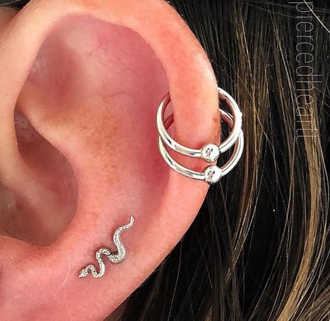 Ear piercing Snake Piercing Ears, Snake Ear Piercing, Snake Ears, Cute Piercings, Pretty Jewellery, Earings Piercings, Tattoos And Piercings, Ear Piercings, Or Rose