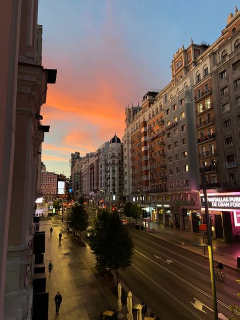 #sunset #madrid Madrid In Autumn, Madrid Aesthetic, Aesthetic Places, Holiday Vibes, Travel Pics, Aesthetic Vibes, Madrid Spain, Spain Travel, Travel Pictures