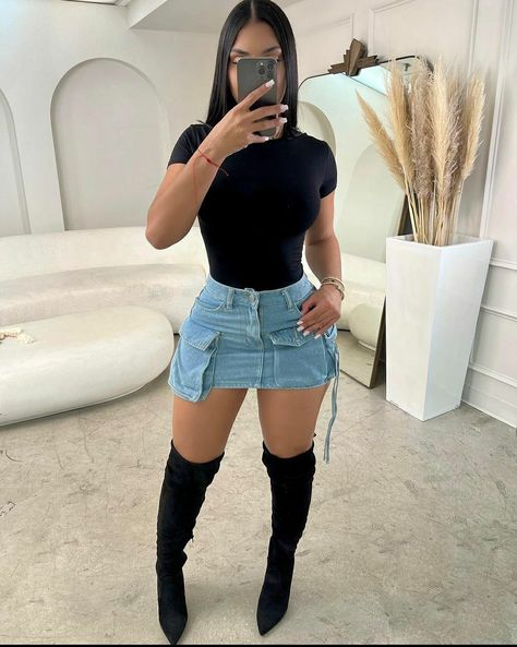 Style Denim Mini Skirt, Outfits With White Heels, Jean Skirt With Boots, Mini Denim Skirt Outfit, Denim Skirt Outfit Fall, Leather Top Outfit, Jean Skirt Outfit, Looks Country, Fasion Outfits