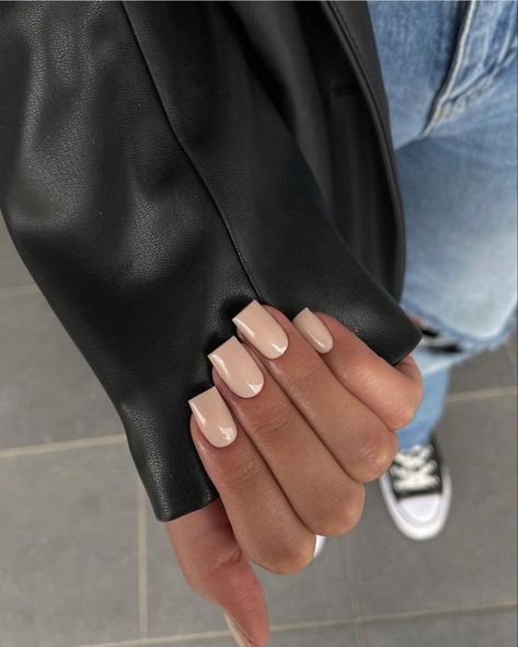 Short Nails With Gems, Nude Square Nails, Easy Fall Nail Designs, Ongles Beiges, Mani Ideas, Gel Toe Nails, September Nails, Fall Gel Nails, Fantasy Nails