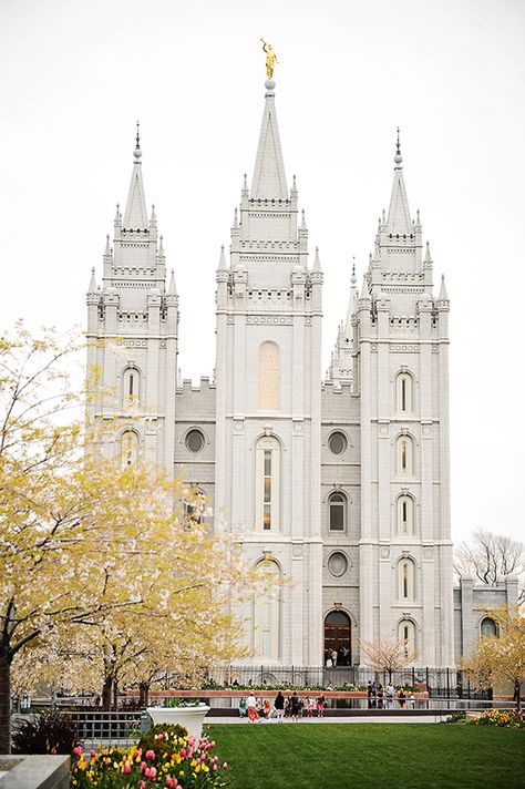 Slc Temple, People's Liberation Army, Divine Nature, Lds Temples, Barcelona Cathedral, Beautiful Places, Temple, Living Room, Nature