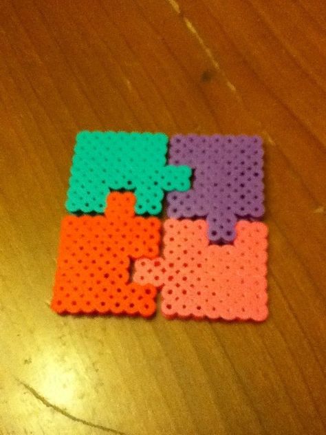 Puzzle Piece Perler Beads, Best Friend Perler Bead Patterns, Disney Hama Beads Pattern, Hama Beads Kawaii, Perler Bead Creations, Christmas Fiesta, Mini Hama Beads, Perler Beads Ideas, Melt Beads Patterns