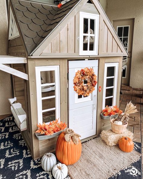 Fall Playhouse Decor, Kids Playhouse Decorating Ideas, Apple Scrapple, Toy Upcycle, Boys Playhouse, Callie Marie, Autumn Preschool Theme, Playhouse Decor, Kids Cubby