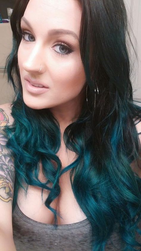 Aquamarine Hair, Teal Ombre Hair, Sky Blue Hair, Hair Color Ombre, Emo Hairstyles, Schwarzkopf Hair Color, Brown Hair Color Shades, Blue Hair Color, Jenner Hair