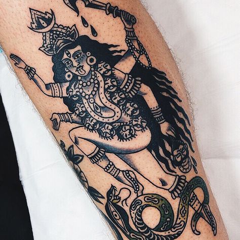 Hindu Kali Tattoo, Kali Arm Tattoo, Kali Mantra Tattoo, Kali Face Tattoo, Goddess Durga Tattoo, Kali Tattoo Traditional, Traditional Kali Tattoo, Indian Goddess Tattoo, Kali Back Tattoo