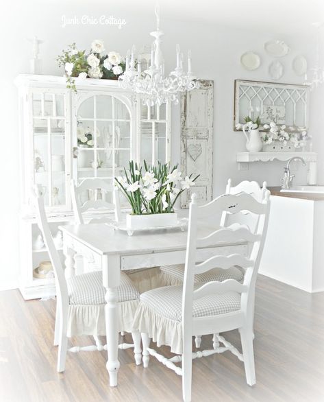 Shabbilicious Sunday – Junk Chic Cottage - Shabby Art Boutique Junk Chic Cottage, Muebles Shabby Chic, Shabby Chic Dining Room, Styl Shabby Chic, Chic Dining Room, Shabby Chic Dining, Decoration Shabby, Interior Design Per La Casa, Cottage Shabby Chic