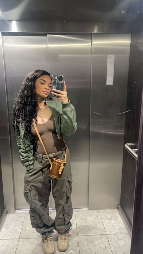 Cargo Pant Outfit, London Outfits, Streetwear Girl, Earthy Outfits, Streetwear Fashion Women, Cute Swag Outfits, Cute Everyday Outfits, Baddie Outfits Casual