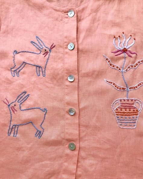 Madeleine Kemsley Illustration and Embroidery (@madeleine_illustration) • Photos et vidéos Instagram Fabric Paint And Embroidery, Surreal Embroidery, Madeleine Illustration, Clever Embroidery, Embroidered Tshirts, Embroidered Illustration, Embroidery Shirt, Embroidery Sweater, Illustration Photo