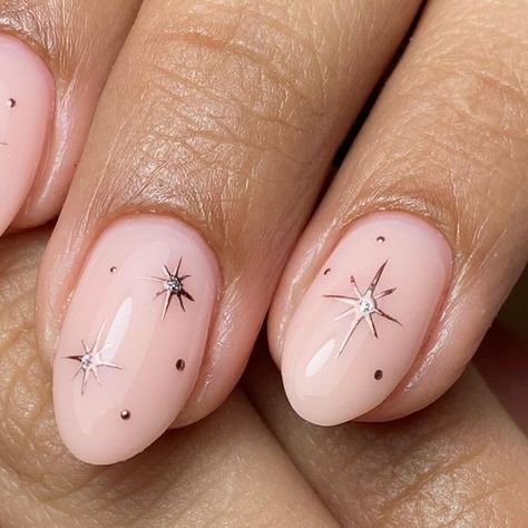 Pink And Star Nails, Winter Nails Stars, Christmas Nails Star Of Bethlehem, Christmas Nails With Stars, Star Of Bethlehem Nails, Star Christmas Nails, Neutral New Years Nails, Solstice Nails, Pink New Years Nails