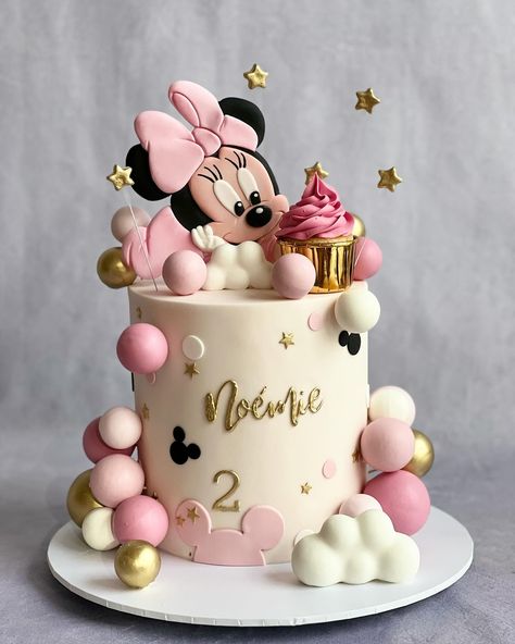 Minimalist Birthday Decor, Minnie Mouse Cake Design, Mini Mouse Birthday Cake, Birthday Decor Ideas, One Year Birthday Cake, Γενέθλια Mickey Mouse, Cute Birthday Cake, Furniture Color Schemes, Mickey And Minnie Cake