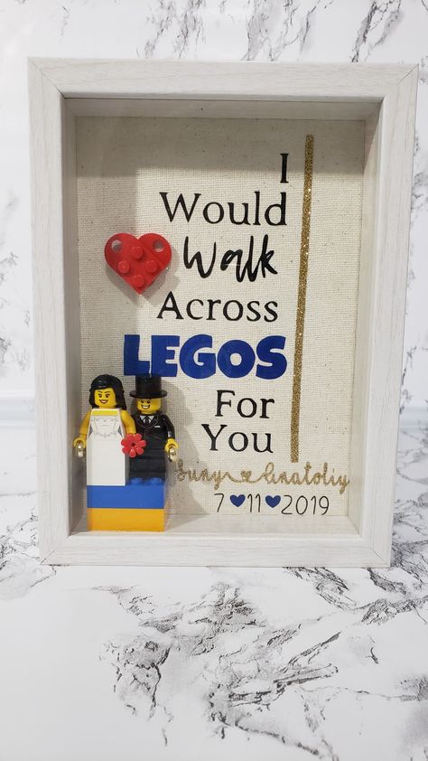 Lego Signs Diy, Lego Wedding Favors, Lego Theme Wedding, Lego Anniversary Gift, Wedding Lego Ideas, Cricut Lego Projects, Cricut Anniversary Gifts For Him, Lego Wedding Bouquet, Cricut Lego