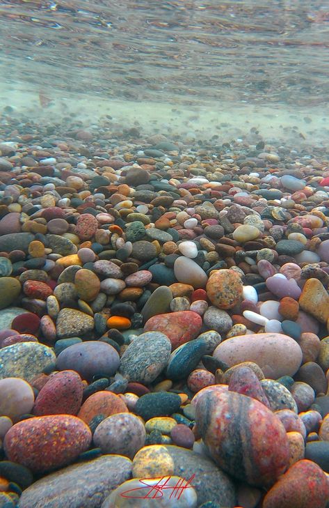 An abundance of beauty under the surface of Lake Superior. 👀 Crisp Point | Upper Peninsula of Michigan 2023 Northern Attitude, Lake Michigan Stones, Michigan Rocks, Upper Peninsula Michigan, Amoled Wallpapers, Rock Hunting, Color Study, Under The Surface, Lake Living