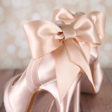 bow themed wedding ideas Pink Heels Wedding, Vintage Inspired Wedding Shoes, Bow Wedding Shoes, Blush Pink Wedding Shoes, Blush Pink Heels, Simple Wedding Shoes, Dancing Shoes Wedding, Blush Wedding Shoes, Dream Wedding Shoes