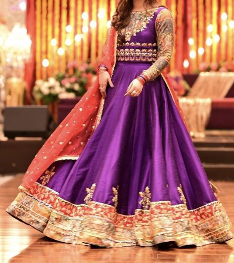 Iqra Kanwal, Functional Dress, Mehndi Bridal, Pakistani Party Wear Dresses, Embroidery Blue, Desi Wedding Dresses, Wedding Lehenga Designs, Bridal Dresses Pakistan, Pakistani Wedding Outfits