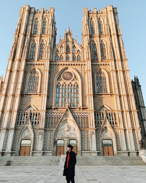 Kyung Hee University, Kyunghee University, Travel Korea, Beautiful Views Video, Barcelona Cathedral, Notre Dame, South Korea, Seoul, Places To Go