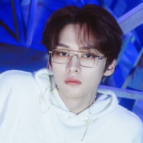 Lee Know Messy Hair, Lee Know Red Hair, Lee Know Glasses, Leeknow Pfp Funny, Cute Lee Know Icons, Purple Lee Know Icon, Leeknow Purple Icon, Hot Leeknow Icon, Wispy Hair