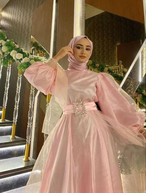 📸 @havvaniz.1 Birthday Dress Hijab, Dress Birthday Party Hijab, Pastel Prom Dress, Prom Night Dress, Modest Evening Dress, Eid Outfits, Gowns Dresses Elegant, Gaun Fashion, Pakistani Fancy Dresses