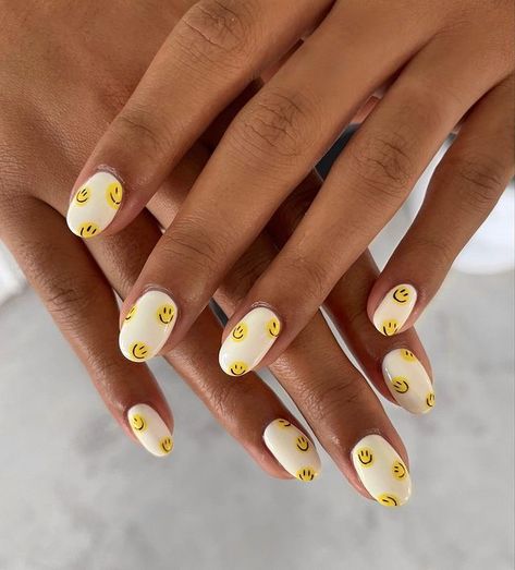 50+ Yellow Nails to Inspire Your Next Mani; smiley face nails! This includes yellow nails design, yellow nails acrylic, yellow nails short, yellow nails with flowers, yellow nails acrylic coffin long, yellow nails ideas, yellow nails design glitter, yellow nails with daisy & more! This also includes yellow nail art, yellow nail ideas, yellow nail ideas summer, yellow nail designs, summer nails, spring nails, summer nails ideas and more! #yellownails #yellownailsdesign #yellownailsideas Summer Yellow Nails, Yellow Nail Art, Yellow Nails Design, Cute Short Nails, Pretty Nail Colors, Daisy Nails, Summer Yellow, Short Nail, Sunny Afternoon