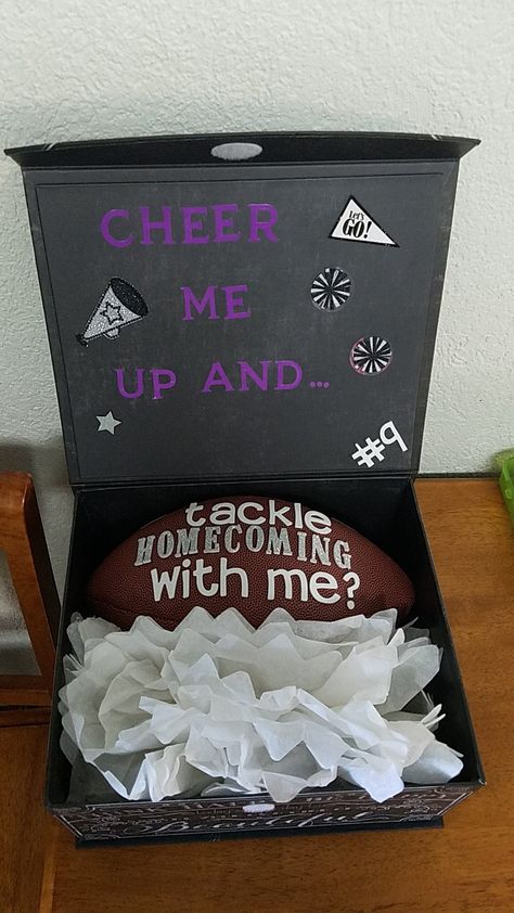 Football/cheer homecoming proposal Football Proposal, Cheer Homecoming, Sadie Hawkins Proposals, Sadies Proposal, Homecoming Poster Ideas, Homecoming Dates, School Dance Ideas, Homecoming Signs, Prom Posters