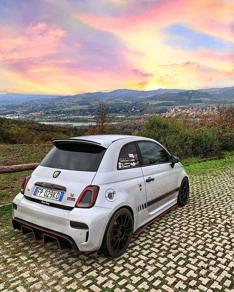 Italogarage. - since 2019 on Instagram: “🚘 Abarth 595 Pista I 🇮🇹 Owner: @bonne.18 I We do NOT own the pictures or videos and all credits belong to respectful owners. In case of…” Fiat 500 Sport, Fiat 500 Abarth, Abarth 595, Fiat 500c, 500 Abarth, Nissan March, Mopar Muscle Cars, Lux Cars, Fiat Abarth