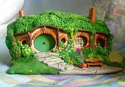 Bag End Hobbiton, Casa Do Hobbit, Fantasy Crafts, Casa Hobbit, Bag End, Hobbit Houses, Clay Fairy House, Clay House, Clay Fairy