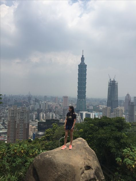 Elephant Mountain Taipei, Taiwan Ootd, Ootd Inspo, Travel Memories, Taipei, Taiwan, New York Skyline, Elephant, Ootd