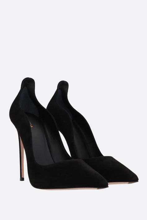 Le Silla's pumps crafted in black velvet suede. Featuring a point-toe silhouette, leather lining and leather / rubber sole. The design is completed by a suede-covered stiletto heel.Gender: WomenMaterial: SKIN 100%Color: BlackMade in: ITProduct ID: 2102R100R1PPVEL001*Import tax/duty will be calculated at checkout (If applicable) Black Velvet Heels, Quiet Luxury, Stiletto Heel, Black Heels, Black Velvet, Black Suede, Stiletto Heels, Rubber Sole, Pumps