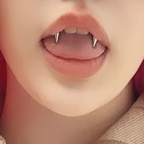 Angel Lip Piercing, Lip Pearsings, Lip Fang Piercing, Fang Percing, Kitten Fangs Piercing, Reversed Angel Bites Piercing, Fang Peircings, Kitty Fangs Piercing, Smiley Fangs Piercing