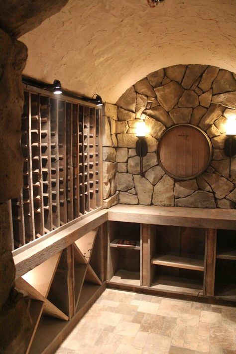 Tasting Room Design, Small Wine Cellar, Wine Shop Interior, Wine Room Design, Beer Cellar, Bourbon Room, Wine Cellar Basement, Decoration Mirror, Wine Closet