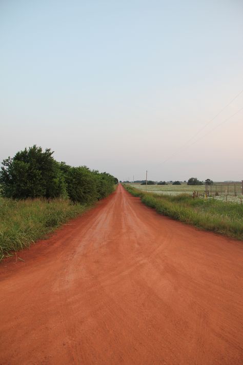 Oklahoma Red Dirt Road Oklahoma Country Aesthetic, Country Road Aesthetic, Oklahoma Aesthetic, Oklahoma Scenery, Oklahoma Landscape, Playlist Photos, Red Dirt Country, Mississippi Mud, Long Horn