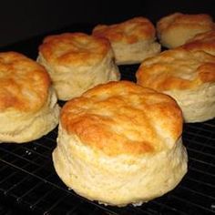 Southern Cooking Recipes, Beautiful Bread, Handmade Bread, Fluffy Biscuits, Breakfast Biscuits, Breakfast Meals, Paleo Bread, Biscuit Bread, Biscuit Rolls