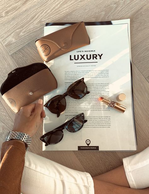 My Top 5 Sunglasses Styles of The Moment Sunglasses Photoshoot Ideas, Sunglasses Marketing, Sunglasses Photography Ideas, Eyewear Photoshoot, Sunglasses Shoot, Sunglasses Photoshoot, Eyewear Packaging, Sunglass Photography, Sunglass Photoshoot